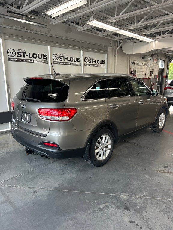 2016 Kia Sorento 2.4L LX in Cowansville, Quebec - 11 - w1024h768px