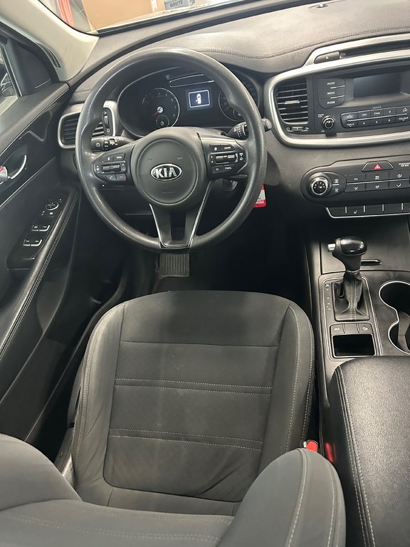 2016 Kia Sorento 2.4L LX in Cowansville, Quebec - 16 - w1024h768px