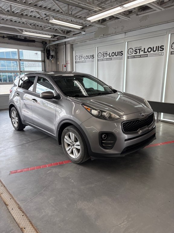 2017 Kia Sportage LX in Cowansville, Quebec - 1 - w1024h768px