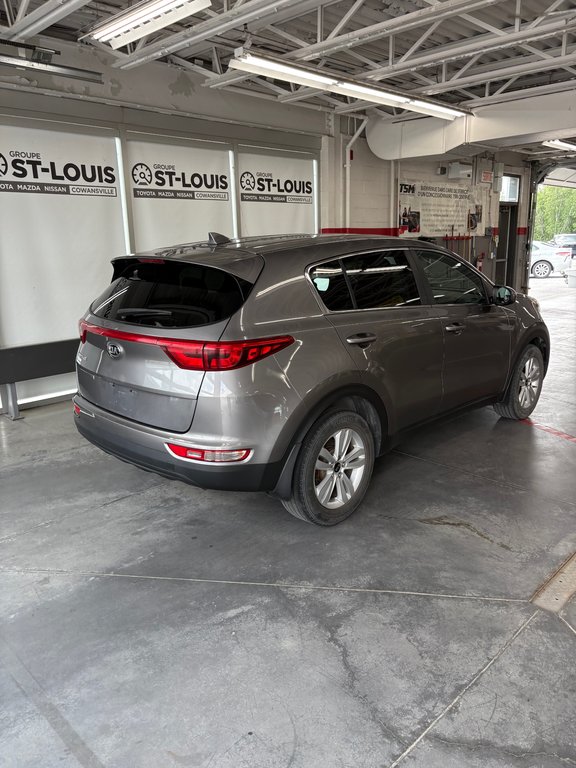 2017 Kia Sportage LX in Cowansville, Quebec - 9 - w1024h768px