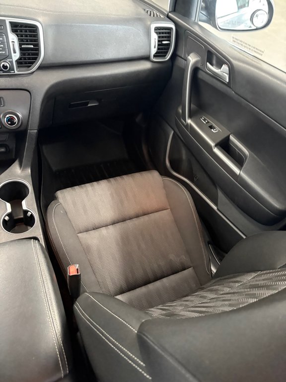 2017 Kia Sportage LX in Cowansville, Quebec - 13 - w1024h768px