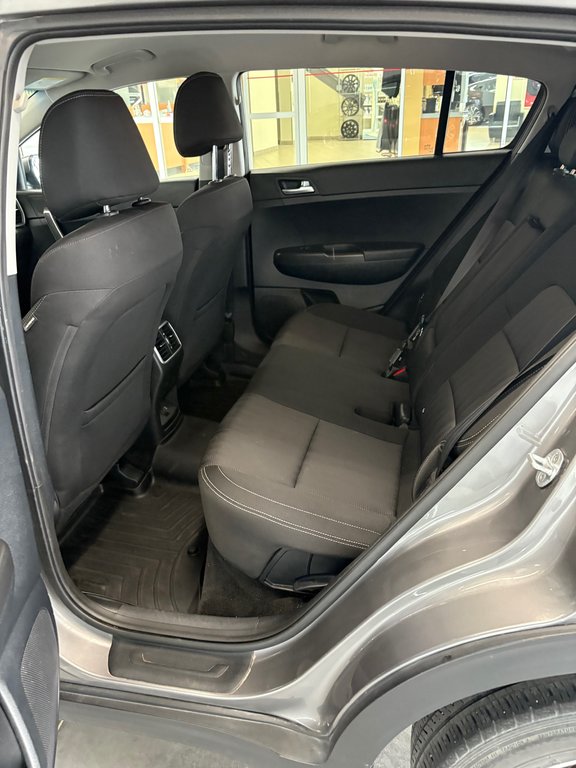 2017 Kia Sportage LX in Cowansville, Quebec - 11 - w1024h768px
