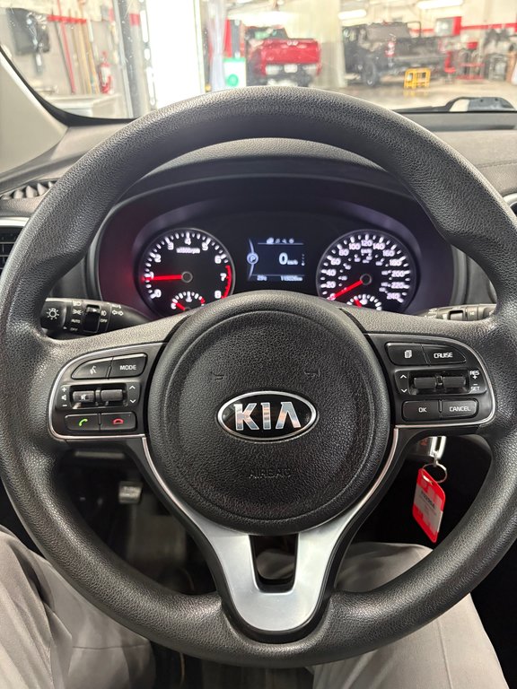 2017 Kia Sportage LX in Cowansville, Quebec - 28 - w1024h768px