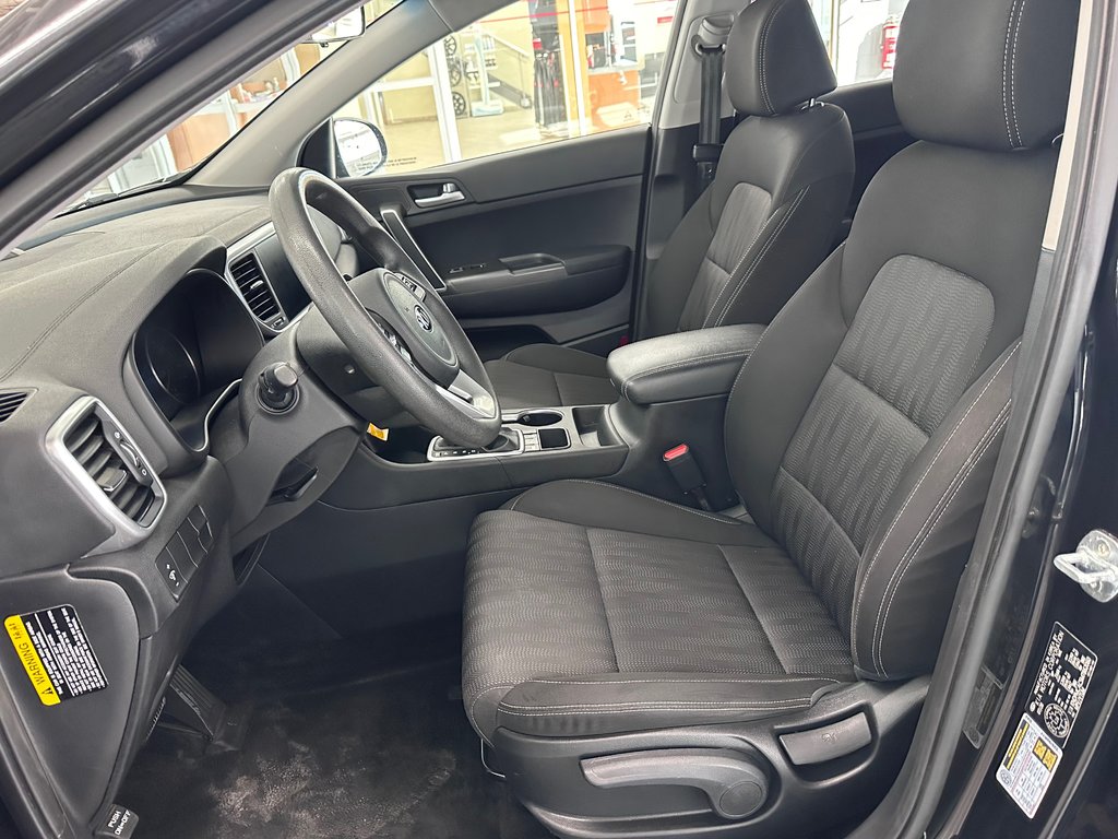 Kia Sportage LX / AWD 2021 à Cowansville, Québec - 11 - w1024h768px