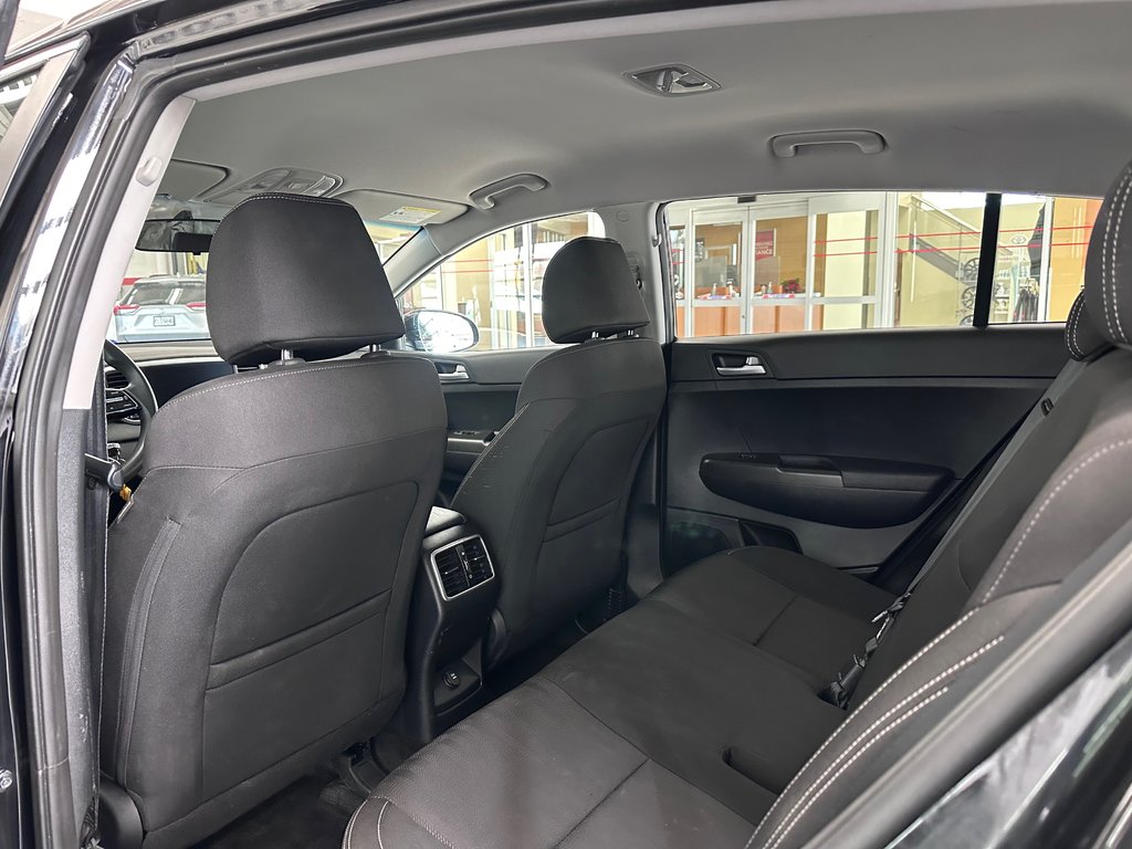 Kia Sportage LX / AWD 2021 à Cowansville, Québec - 6 - w1024h768px