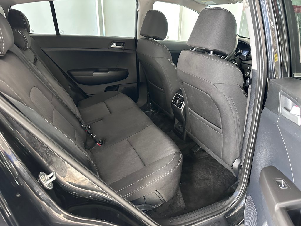 Kia Sportage LX / AWD 2021 à Cowansville, Québec - 8 - w1024h768px