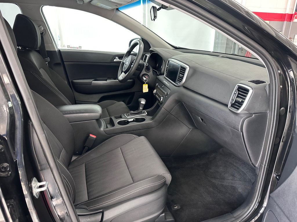 Kia Sportage LX / AWD 2021 à Cowansville, Québec - 9 - w1024h768px