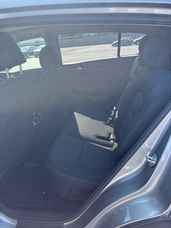 2022 Kia Sportage EX / AWD in Cowansville, Quebec - 8 - w1024h768px