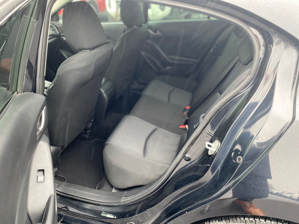Mazda 3  2015 à Cowansville, Québec - 16 - w1024h768px