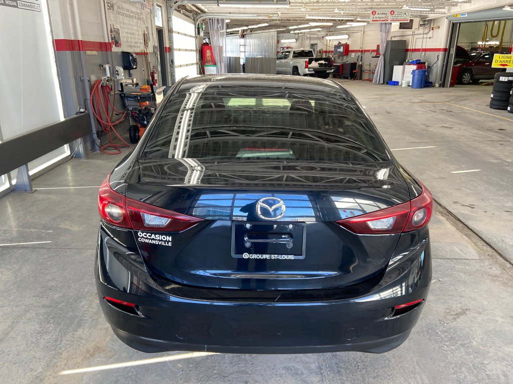 Mazda 3  2015 à Cowansville, Québec - 4 - w1024h768px