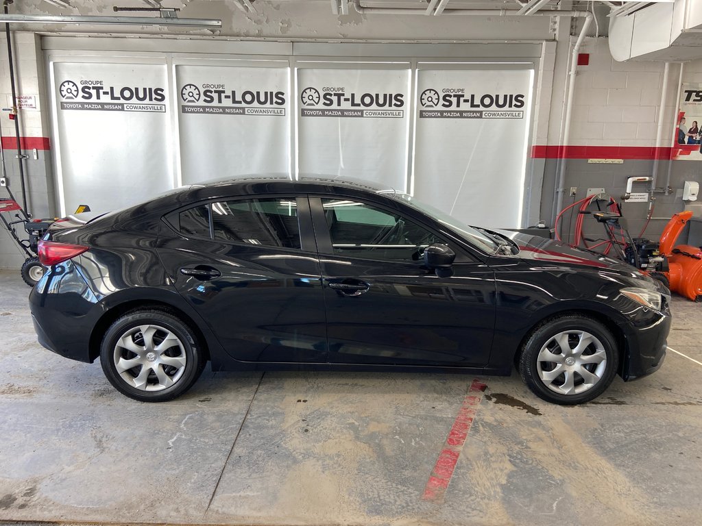 Mazda 3  2015 à Cowansville, Québec - 2 - w1024h768px