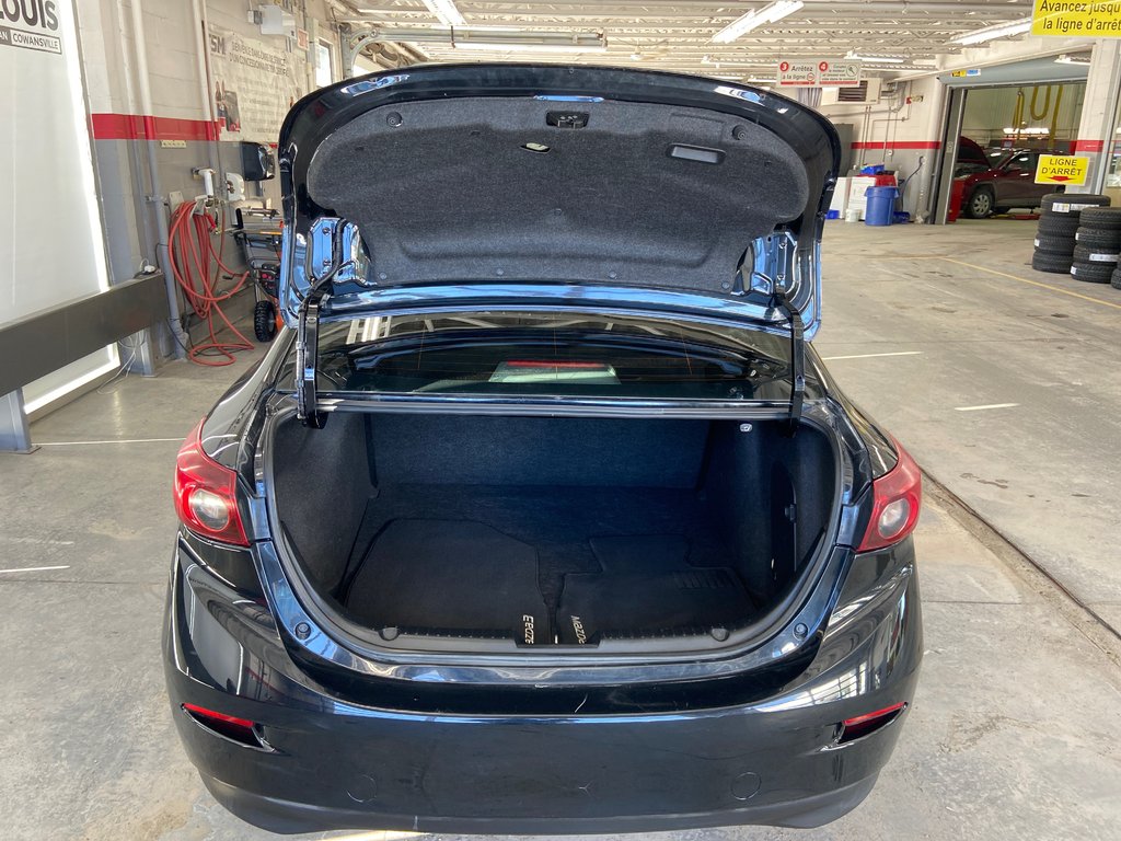Mazda 3  2015 à Cowansville, Québec - 7 - w1024h768px