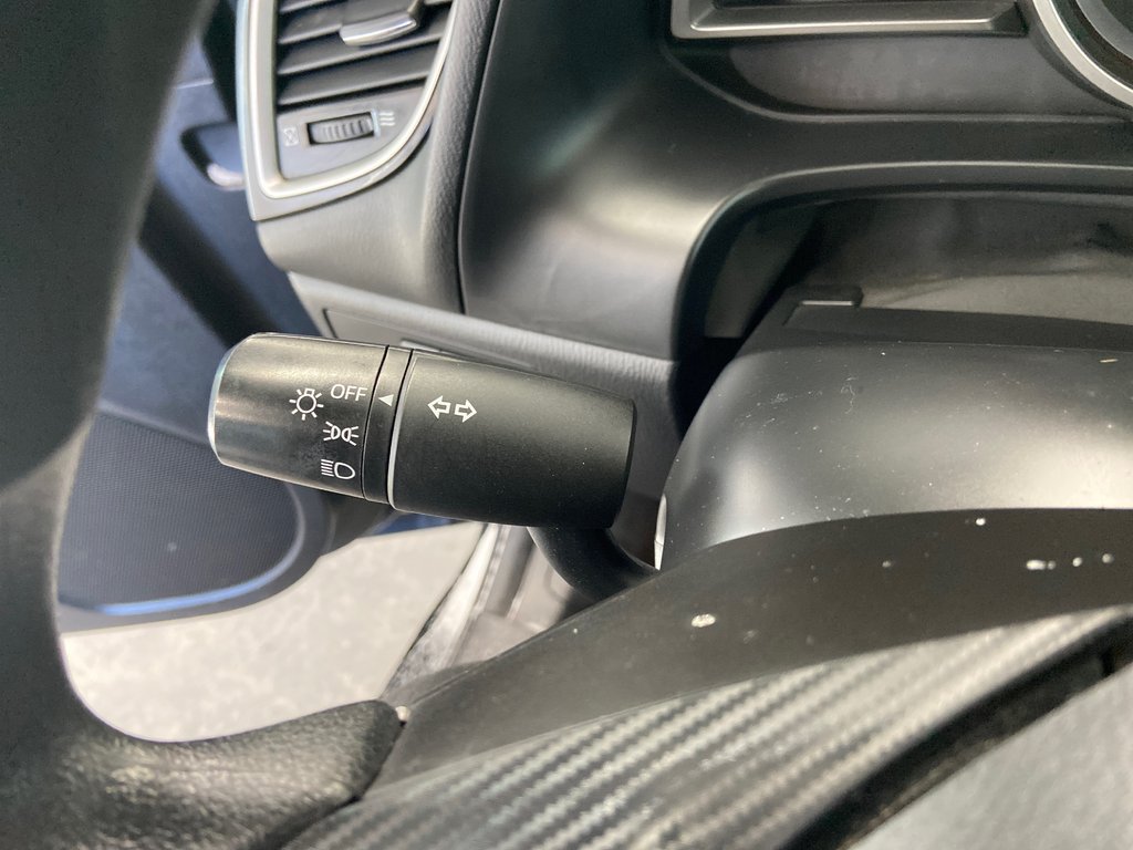 Mazda 3  2015 à Cowansville, Québec - 40 - w1024h768px