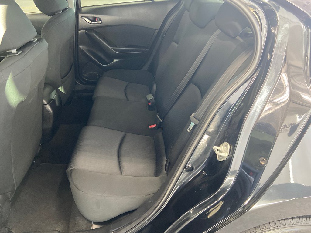 Mazda 3  2015 à Cowansville, Québec - 15 - w1024h768px