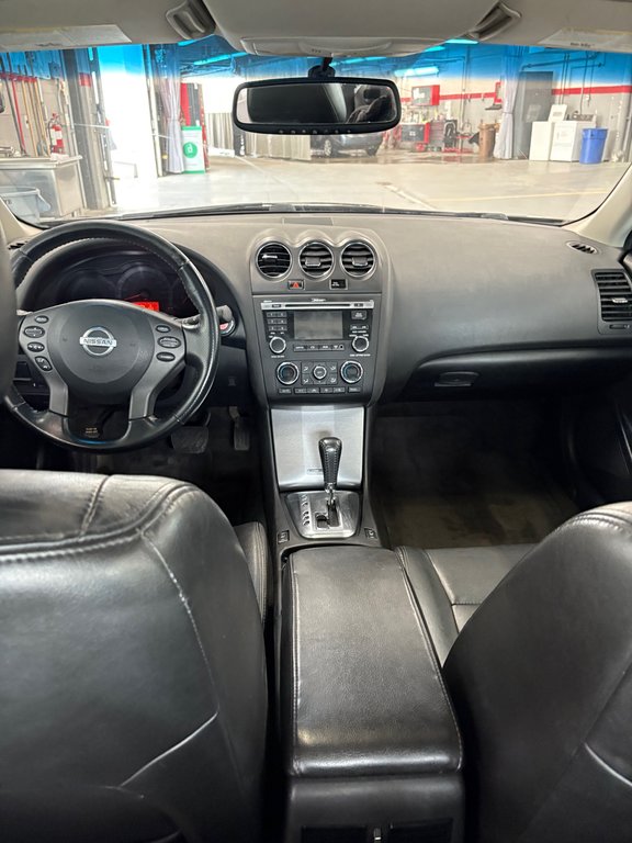 Nissan Altima 3.5 SR 2011 à Cowansville, Québec - 14 - w1024h768px