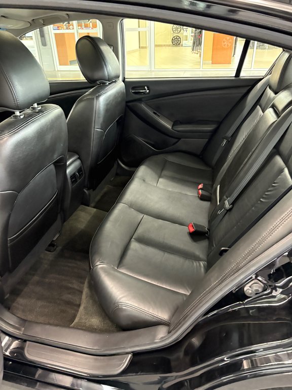 Nissan Altima 3.5 SR 2011 à Cowansville, Québec - 13 - w1024h768px