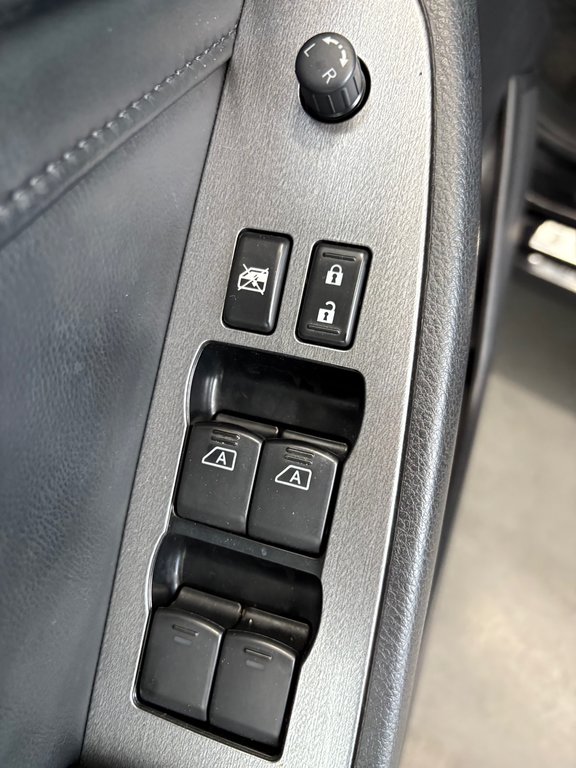 Nissan Altima 3.5 SR 2011 à Cowansville, Québec - 19 - w1024h768px