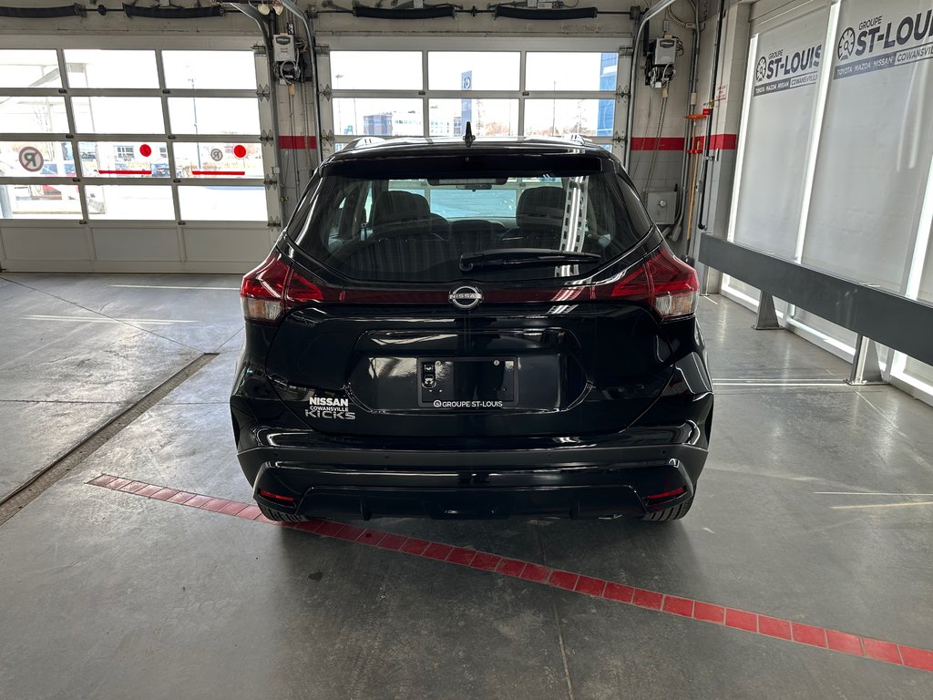 2025 Nissan Kicks Play SV in Cowansville, Quebec - 3 - w1024h768px