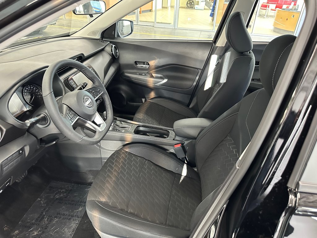 2025 Nissan Kicks Play SV in Cowansville, Quebec - 8 - w1024h768px