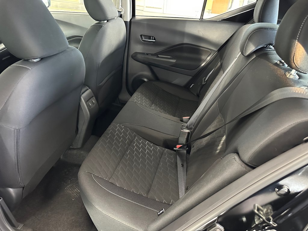 2025 Nissan Kicks Play SV in Cowansville, Quebec - 7 - w1024h768px