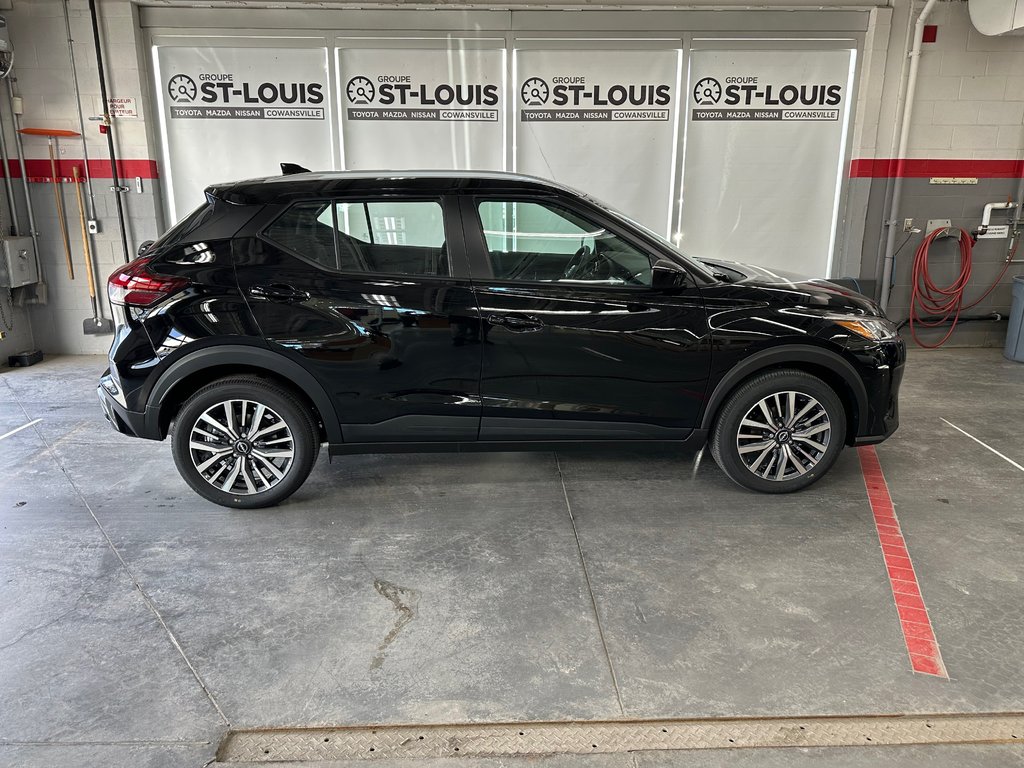 2025 Nissan Kicks Play SV in Cowansville, Quebec - 5 - w1024h768px