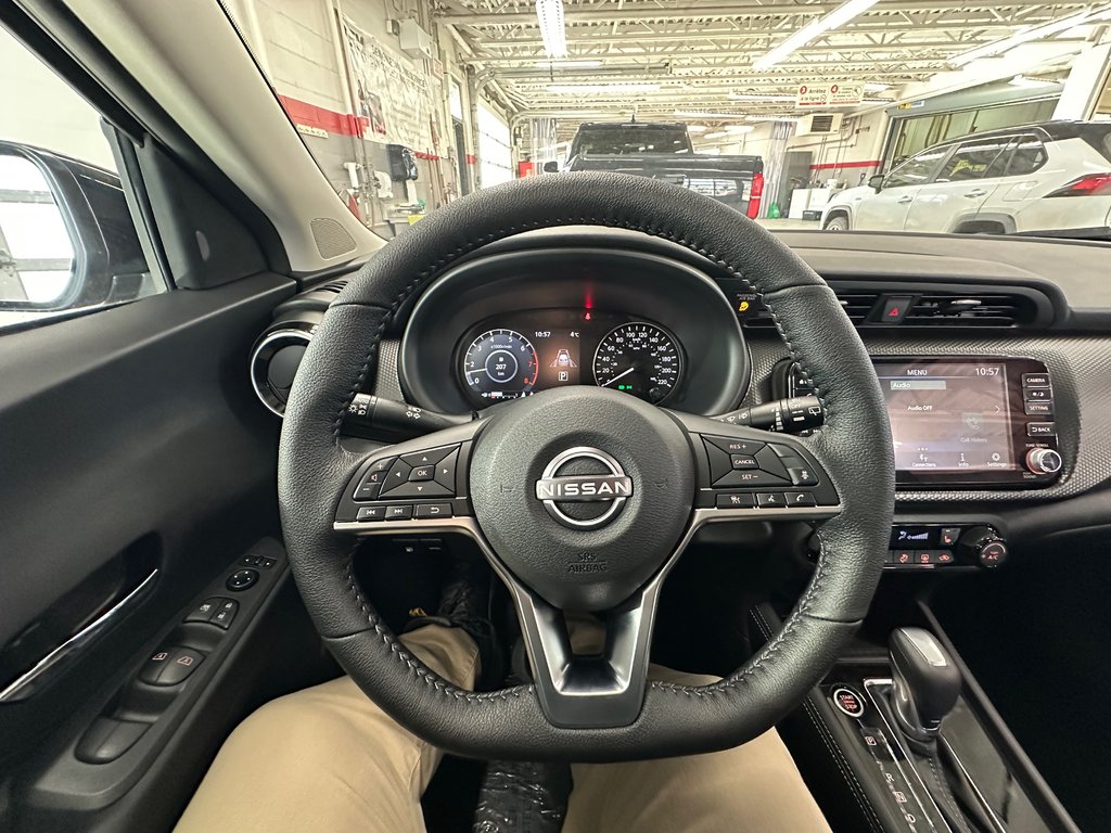 2025 Nissan Kicks Play SV in Cowansville, Quebec - 14 - w1024h768px