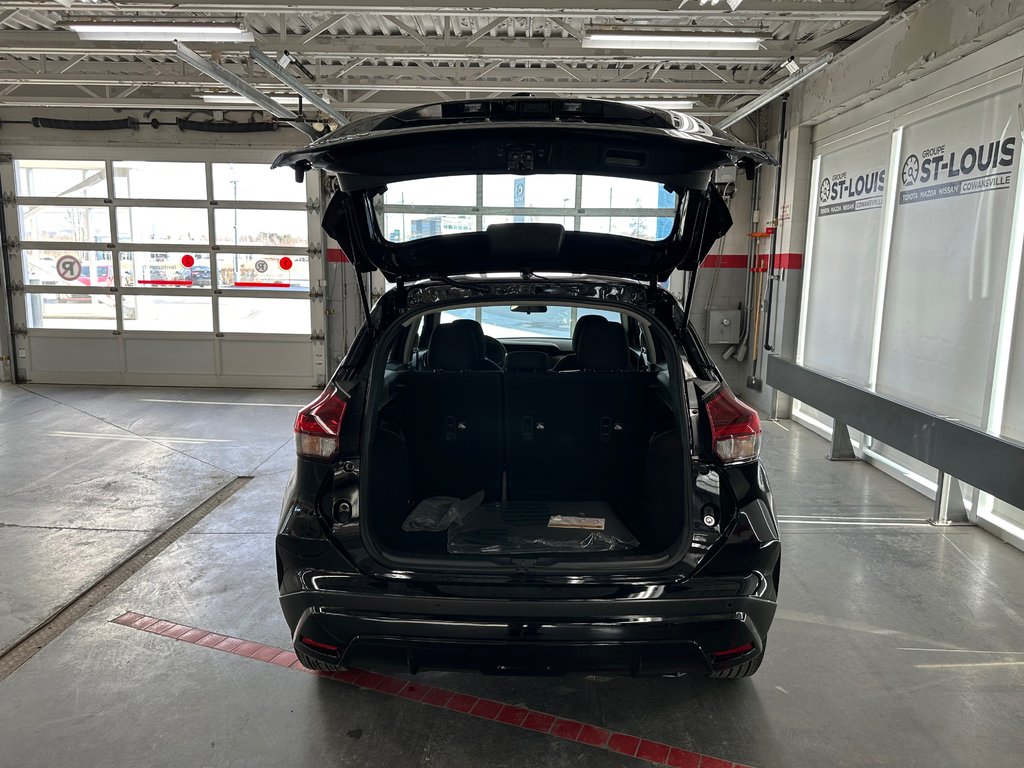 2025 Nissan Kicks Play SV in Cowansville, Quebec - 4 - w1024h768px