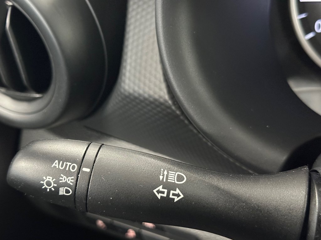 2025 Nissan Kicks Play S in Cowansville, Quebec - 32 - w1024h768px