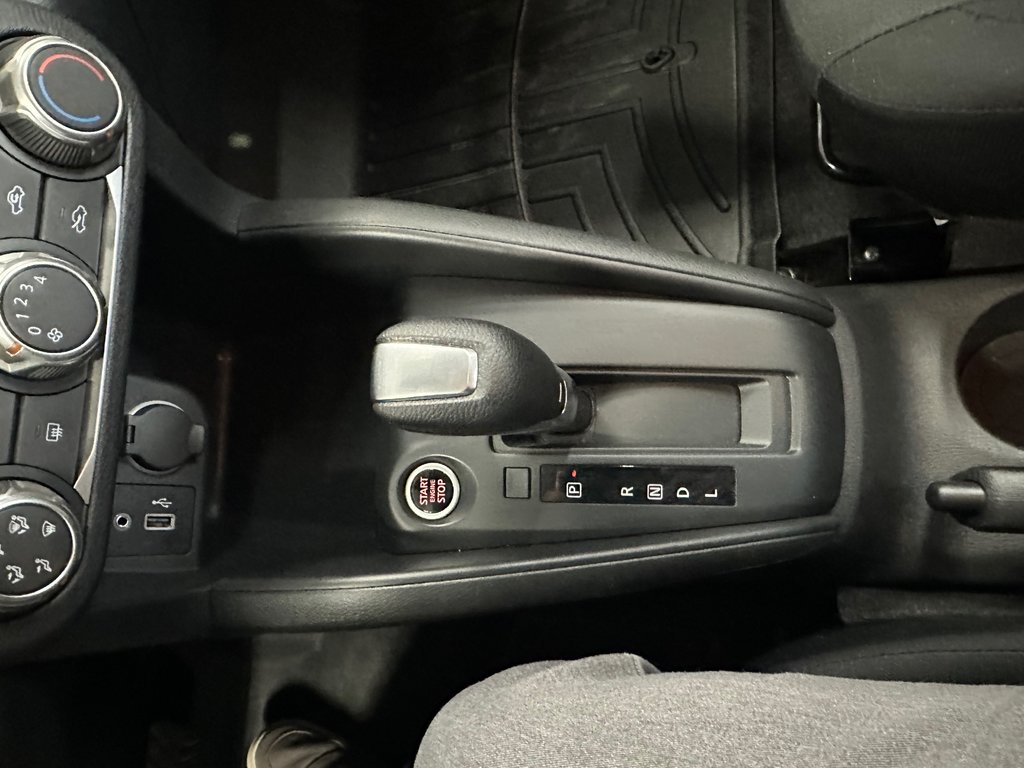 2025 Nissan Kicks Play S in Cowansville, Quebec - 25 - w1024h768px