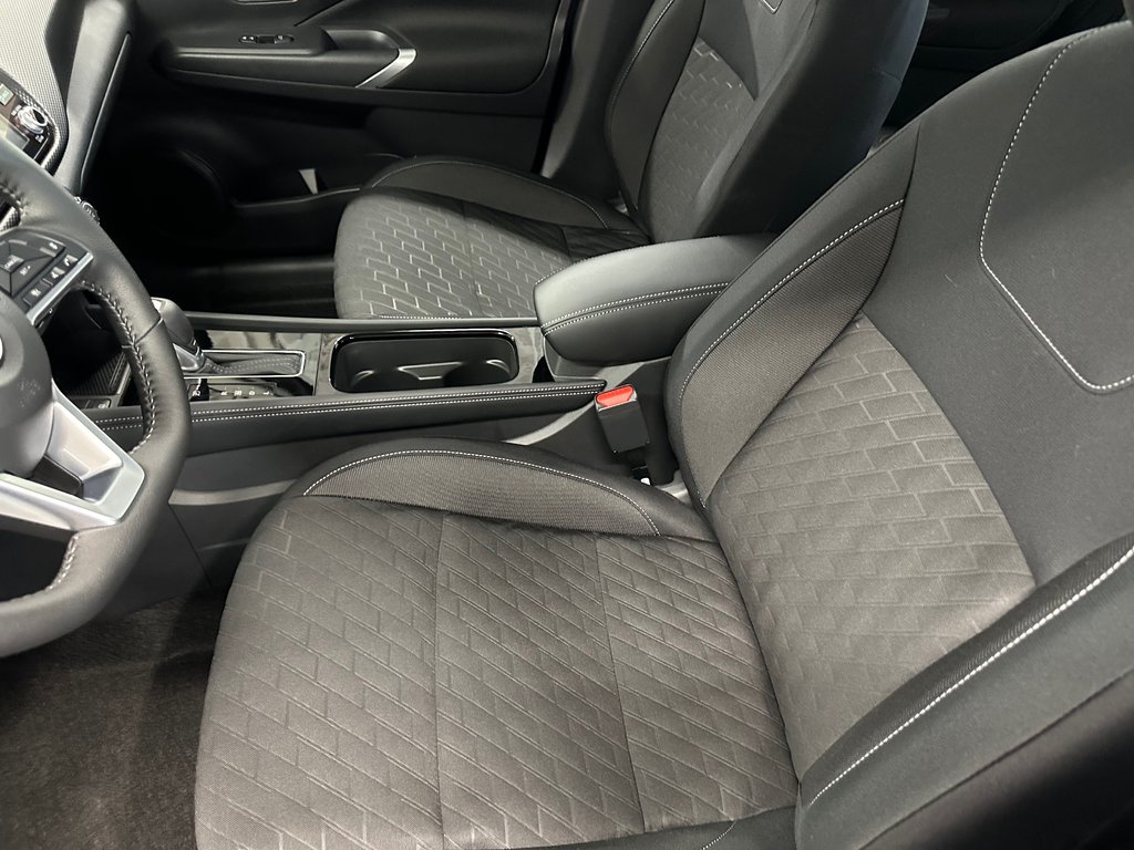 Nissan Kicks Play SV 2025 à Cowansville, Québec - 24 - w1024h768px