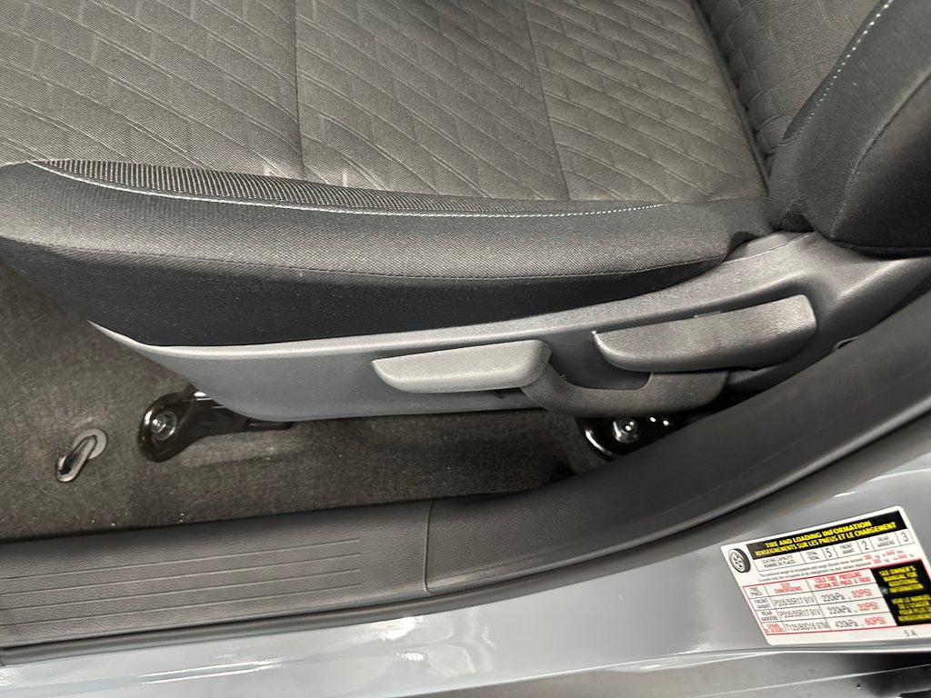 Nissan Kicks Play SV 2025 à Cowansville, Québec - 25 - w1024h768px