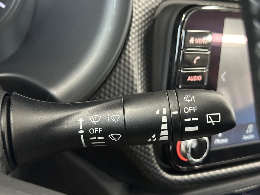 Nissan Kicks Play SV 2025 à Cowansville, Québec - 33 - w1024h768px