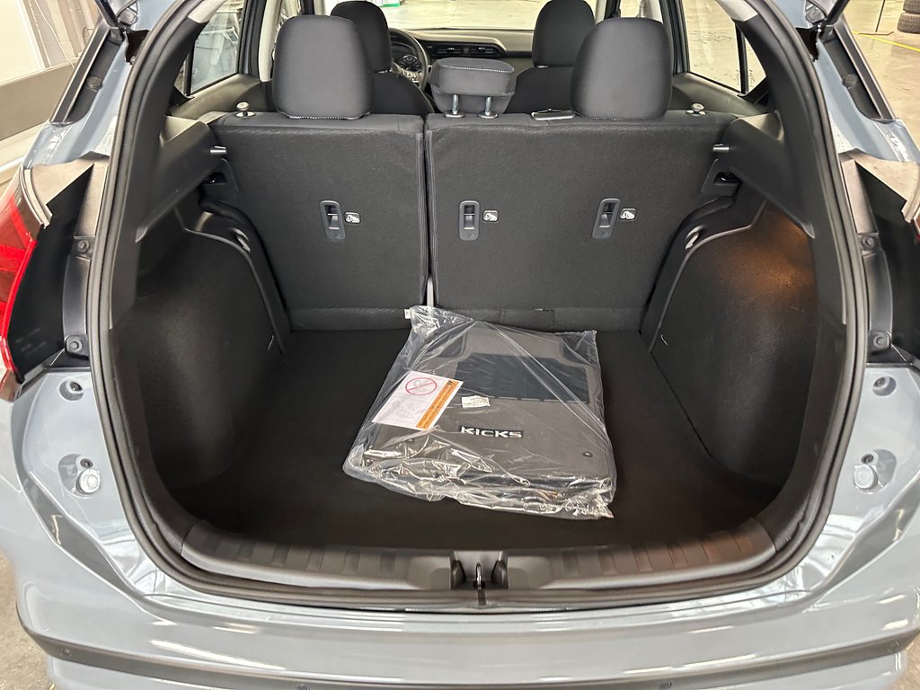 Nissan Kicks Play SV 2025 à Cowansville, Québec - 7 - w1024h768px