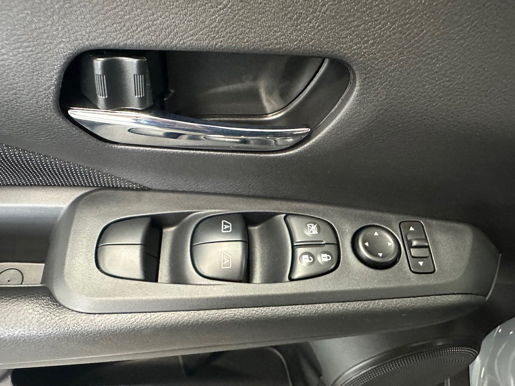 Nissan Kicks Play SV 2025 à Cowansville, Québec - 26 - w1024h768px