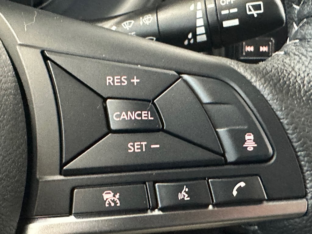Nissan Kicks Play SV 2025 à Cowansville, Québec - 32 - w1024h768px