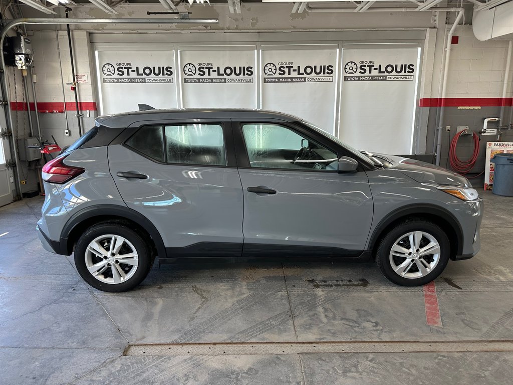 Nissan Kicks Play S 2025 à Cowansville, Québec - 2 - w1024h768px