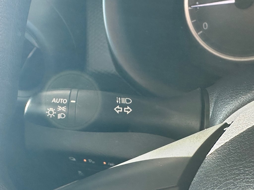 Nissan Kicks Play S 2025 à Cowansville, Québec - 40 - w1024h768px