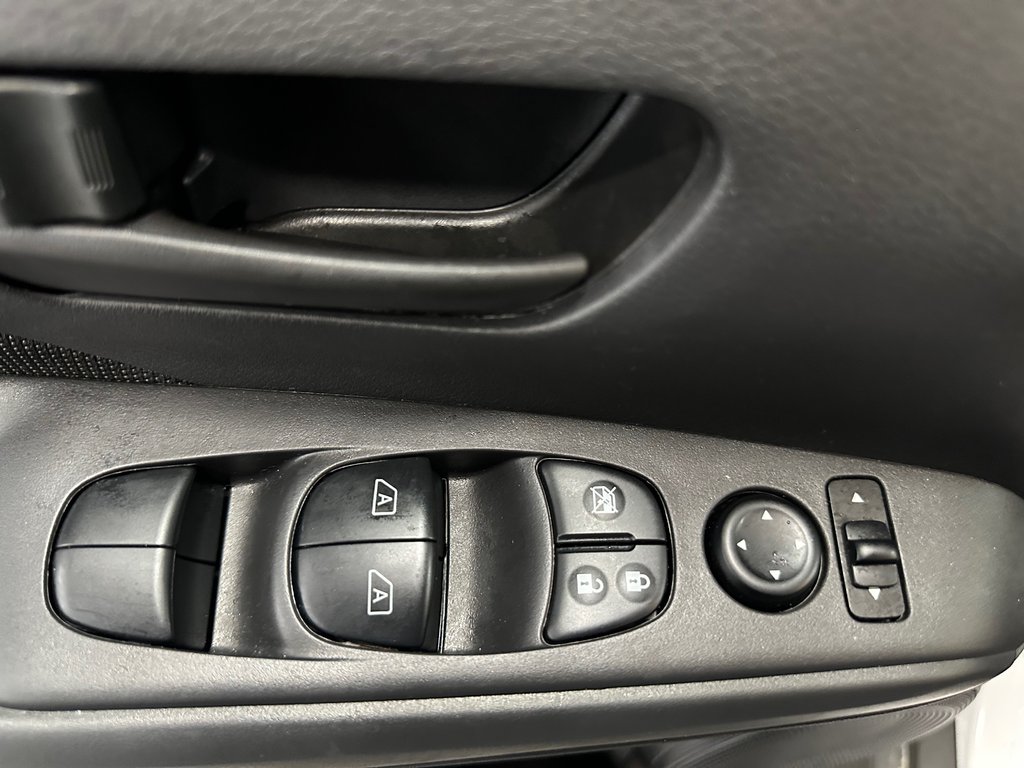 Nissan Kicks Play S 2025 à Cowansville, Québec - 27 - w1024h768px