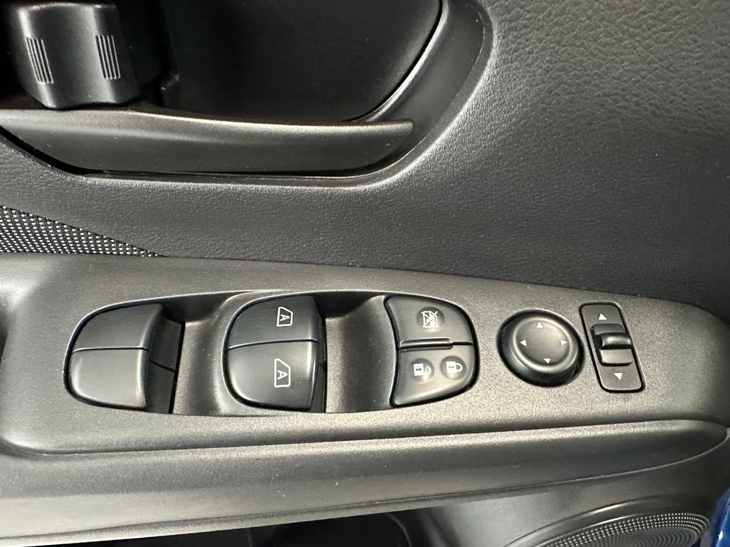2020 Nissan Kicks S in Cowansville, Quebec - 27 - w1024h768px
