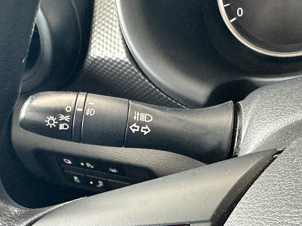 2020 Nissan Kicks S in Cowansville, Quebec - 37 - w1024h768px