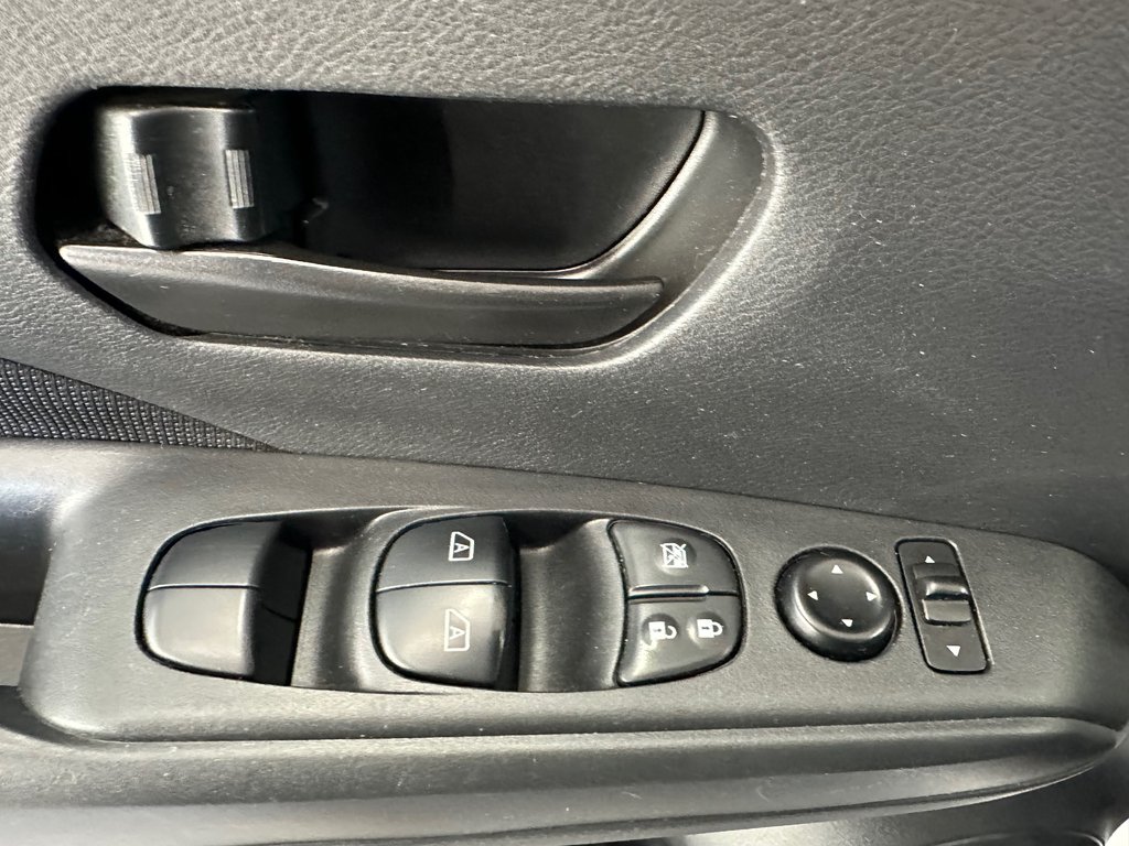 Nissan Kicks S 2021 à Cowansville, Québec - 25 - w1024h768px