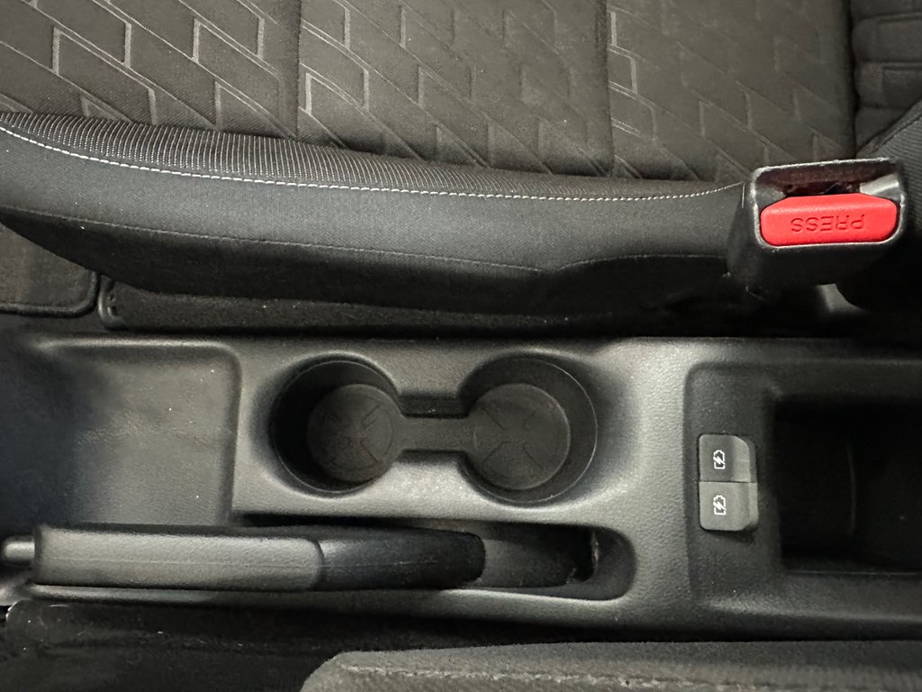 Nissan Kicks S 2021 à Cowansville, Québec - 28 - w1024h768px