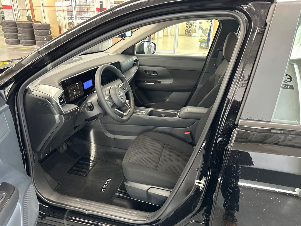 Nissan Kicks S 2025 à Cowansville, Québec - 9 - w1024h768px