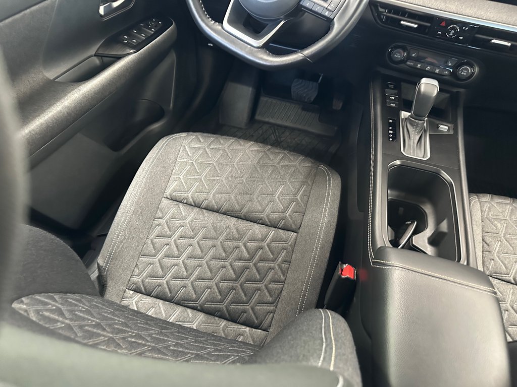 2025 Nissan Kicks SV AWD in Cowansville, Quebec - 24 - w1024h768px