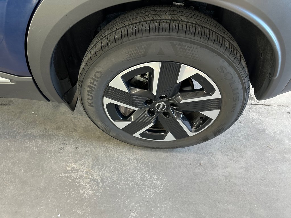 2025 Nissan Kicks SV AWD in Cowansville, Quebec - 11 - w1024h768px