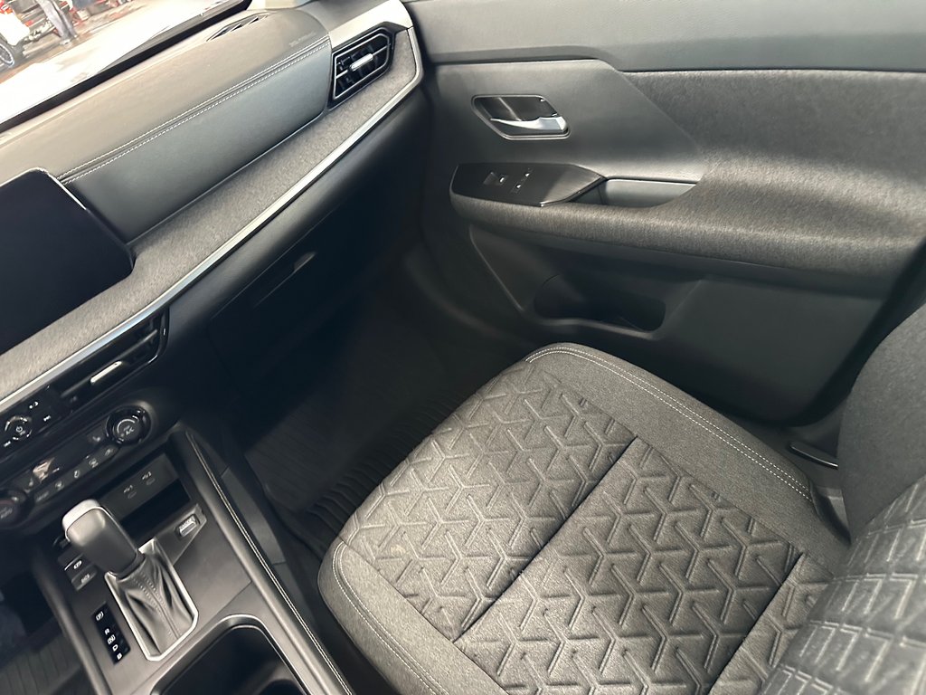 2025 Nissan Kicks SV AWD in Cowansville, Quebec - 23 - w1024h768px