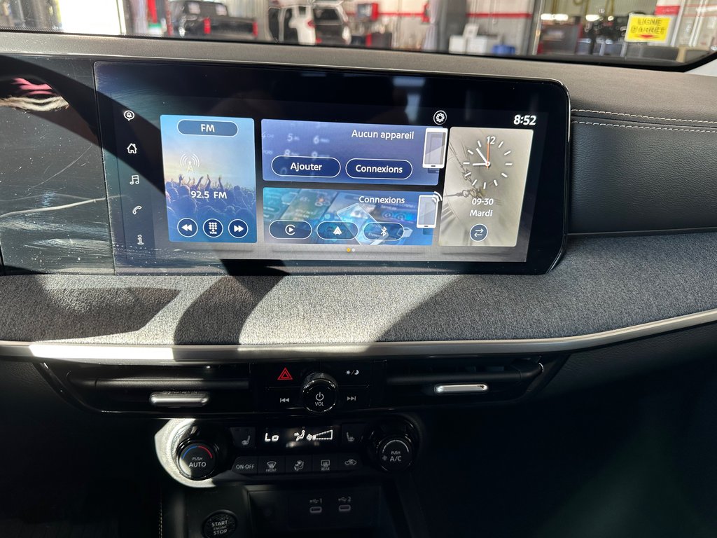2025 Nissan Kicks SV AWD in Cowansville, Quebec - 32 - w1024h768px