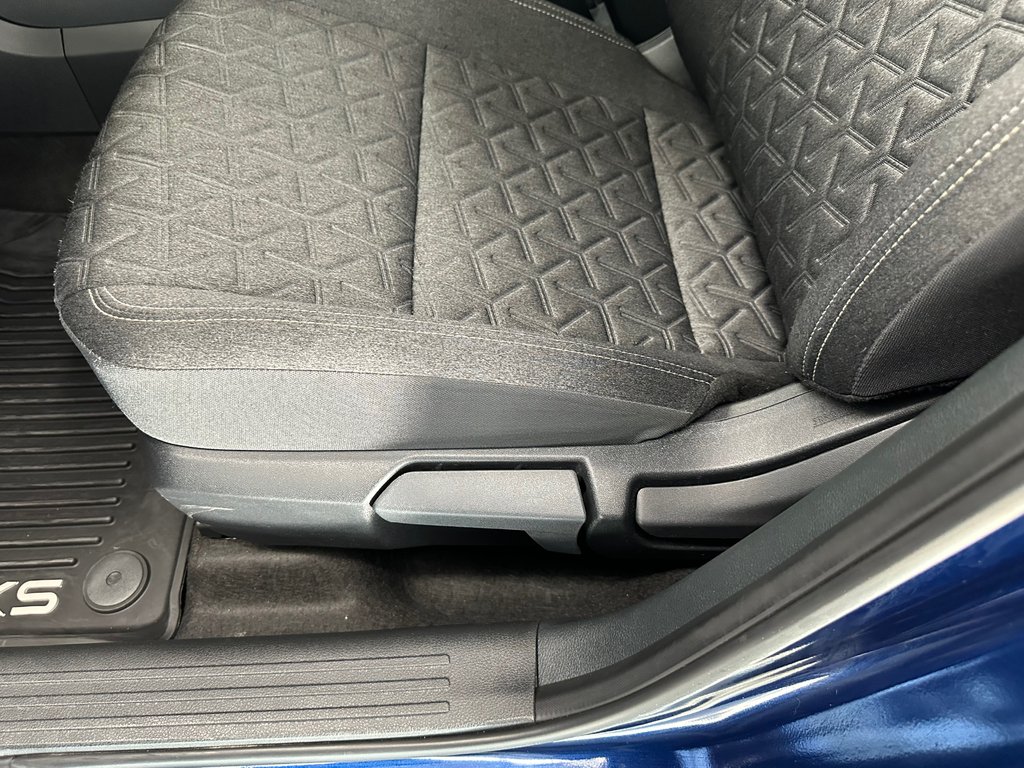 2025 Nissan Kicks SV AWD in Cowansville, Quebec - 26 - w1024h768px