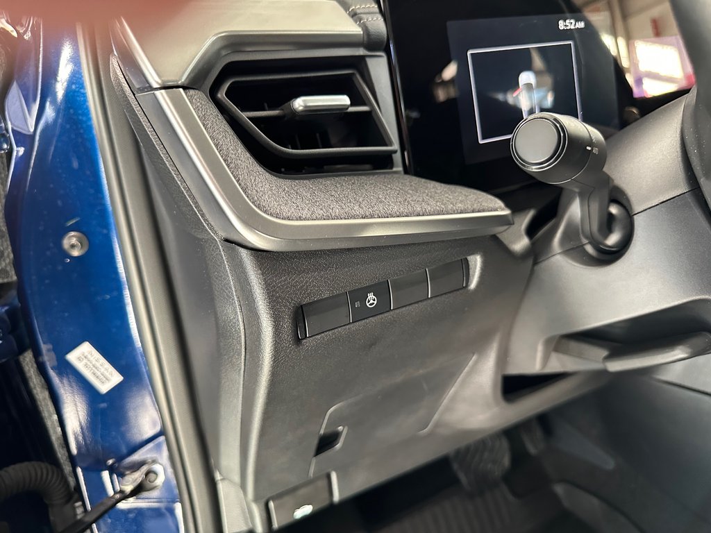 2025 Nissan Kicks SV AWD in Cowansville, Quebec - 28 - w1024h768px