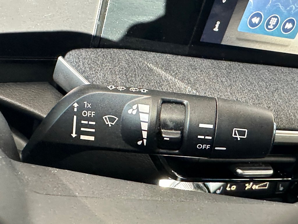 2025 Nissan Kicks SV AWD in Cowansville, Quebec - 36 - w1024h768px